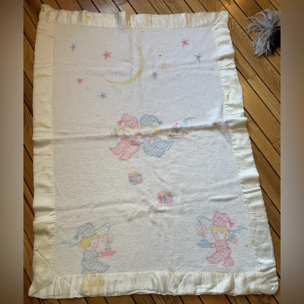 1960s Vintage Baby Blanket with Pastel Design